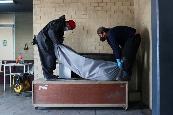 دستگیری معترض با کمک سگ آموزش دیده / برخورد خشونت آمیز با عکاس ورزشی (گزارش تصویری)