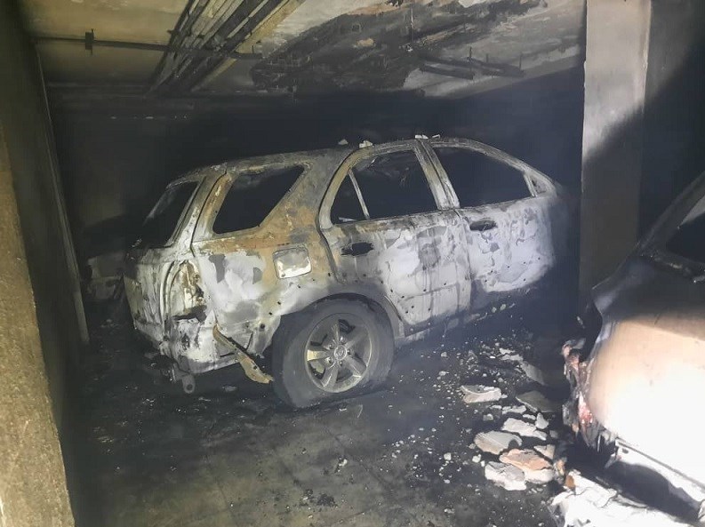 آتش‌سوزی شدید در ساختمان ۳۵ واحدی/ ۴ خودرو در آتش سوخت