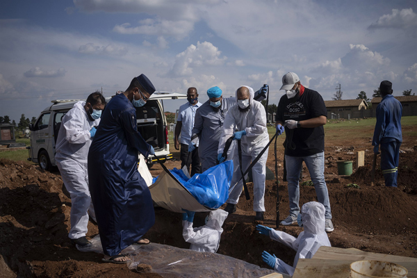 ادامه غوغا در کاتالان برای یک رپر / بمبی که گربه شد! (گزارش تصویری) ادامه غوغا در کاتالان برای یک رپر / بمبی که گربه شد! (گزارش تصویری)