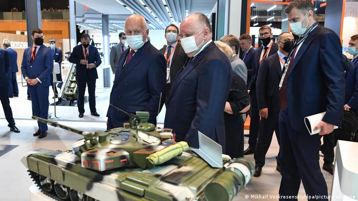 بازار داغ خرید و فروش تسلیحات در ابوظبی به روایت تصویر