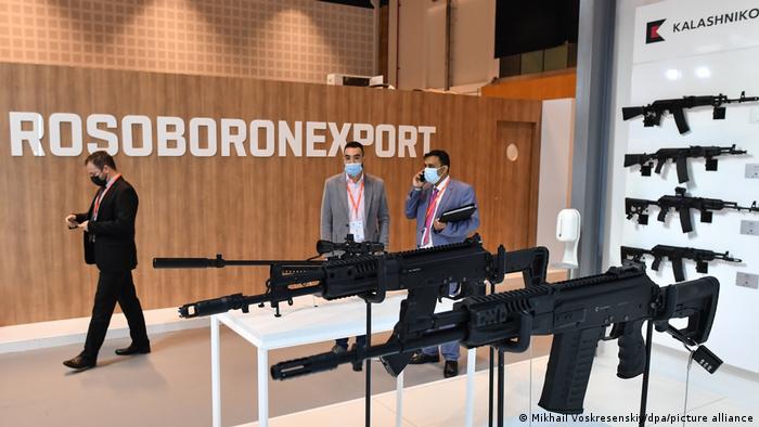 بازار داغ خرید و فروش تسلیحات در ابوظبی به روایت تصویر