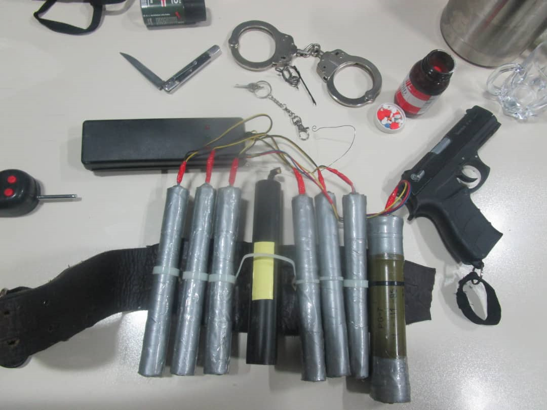 جزئیات تازه‌تری از دستگیری عامل انتحاری؛ از همکاری راننده تاکسی با پلیس تا تجهیزات کشف شده+ عکس