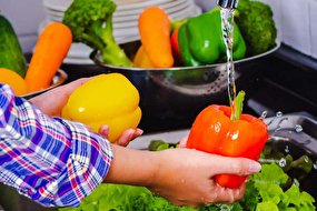 نحوه صحیح شست‌وشوی میوه و سبزی در روزهای کرونایی