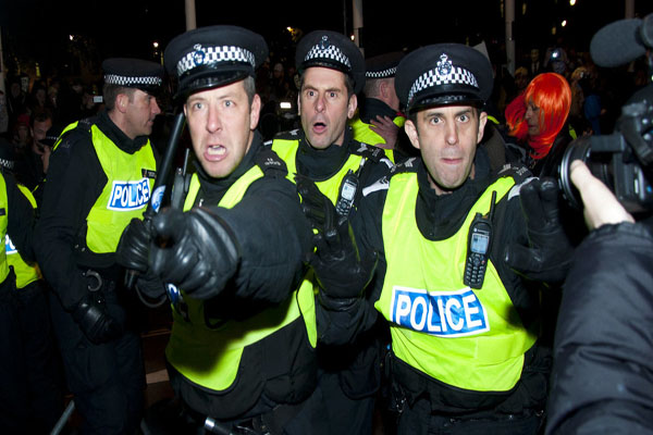 دنیا در نگاه عکس ها؛ از پایان قرنطینه در فرانسه تا ادامه شورش در آمریکا دنیا در نگاه عکس ها؛ از پایان قرنطینه در فرانسه تا ادامه شورش در آمریکا