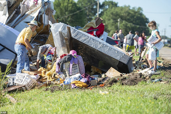 دنیا در قاب تصاویر / از سلسله آتش سوزی ها در لس آنجلس تا تست واکسن ضد کرونا در لندن