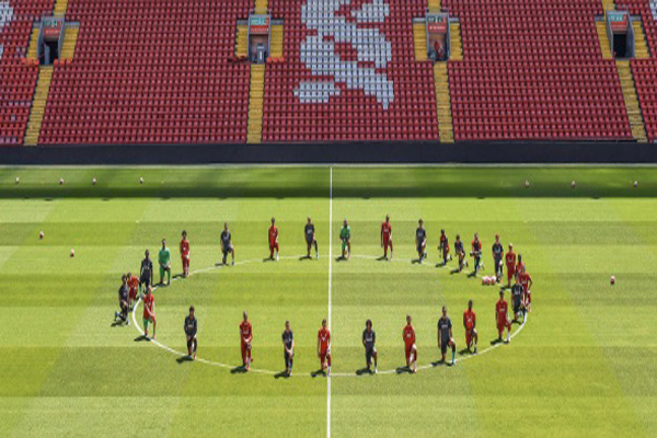 توجه به جنایت نژادپرستانه آمریکایی ها در فوتبال انگلیس (عکس)