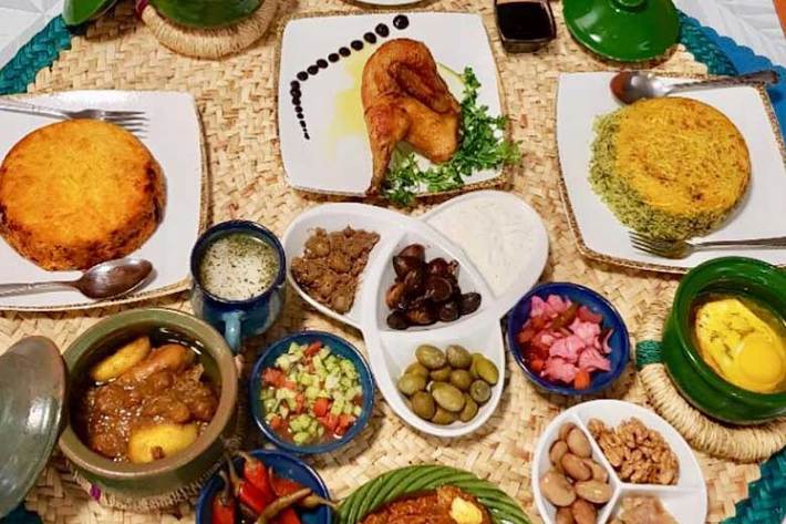 دو سه ماهی است با شیوع كووید 19 رستوران‌ها و مراكز طبخ و توزیع غذا تعطیل یا به صورت بیرون‌بر فعالیت می‌كنند. گفته می‌شود با پایان ماه مبارك رمضان رستوران‌ها با لحاظ‌كردن پروتكل‌های بهداشتی قرار است به كار عادی خود ادامه دهند.