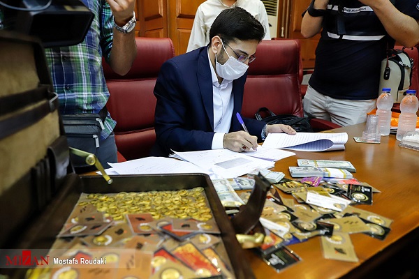 اخذ رشوه‌های طلایی از سوی دو نفر از مدیران اداره اموال بین‌الملل بانک مرکزی