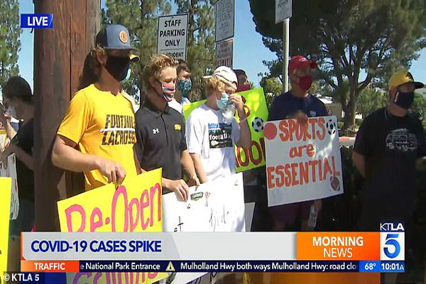 دور دنیا در قاب تصاویر؛ جنازه ای در سطل آشغال دور دنیا در قاب تصاویر؛ جنازه ای در سطل آشغال