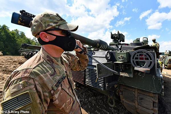 دور دنیا در قاب تصاویر؛ جنازه ای در سطل آشغال دور دنیا در قاب تصاویر؛ جنازه ای در سطل آشغال