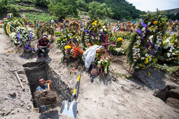 دور دنیا در قاب تصاویر؛ مردی که تعادل ندارد