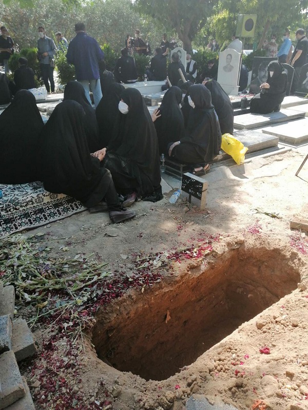 ارامگاه ابدی روح الله رجایی سردبیر روزنامه جام جم(+عکس) ارامگاه ابدی روح الله رجایی سردبیر روزنامه جام جم(+عکس)