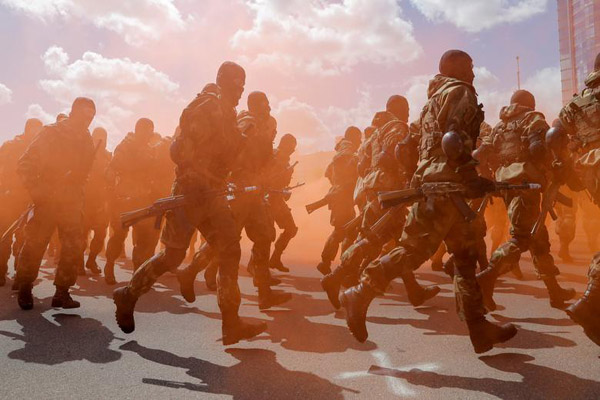 دور دنیا در قاب تصاویر؛ مسابقه مترسک ها! (تصاویر)