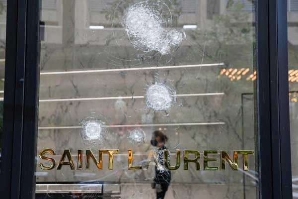 دور دنیا در قاب تصاویر؛ هجوم نیوزلندی ها به فروشگاه ها دور دنیا در قاب تصاویر؛ هجوم نیوزلندی ها به فروشگاه ها