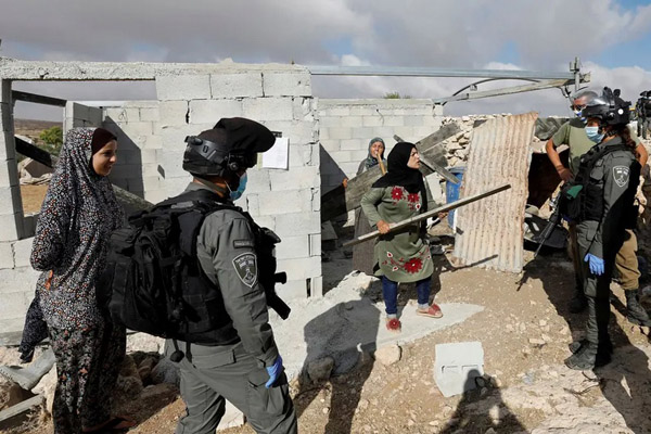 دور دنیا در قاب تصاویر؛ دستگیر شدن به دلیل ماسک نزدن!