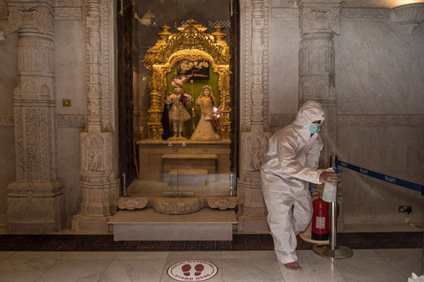 دور دنیا در قاب تصاویر؛ دستگیر شدن به دلیل ماسک نزدن!