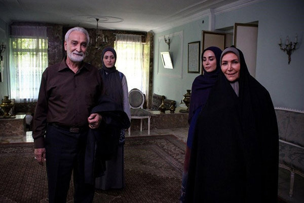 بازیگران «دخترم نرگس» با مردم گفت وگو کردند بازیگران «دخترم نرگس» با مردم گفت وگو کردند