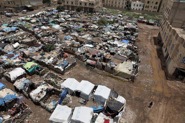 گزارش تصویری ؛ تشییع جنازه از پشت دیوار