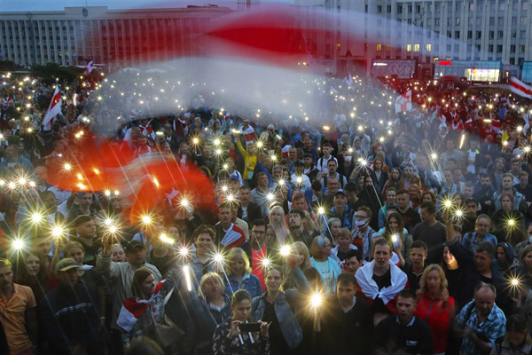 دور دنیا در قاب تصاویر؛ جهنمی به نام کالیفرنیا دور دنیا در قاب تصاویر؛ جهنمی به نام کالیفرنیا