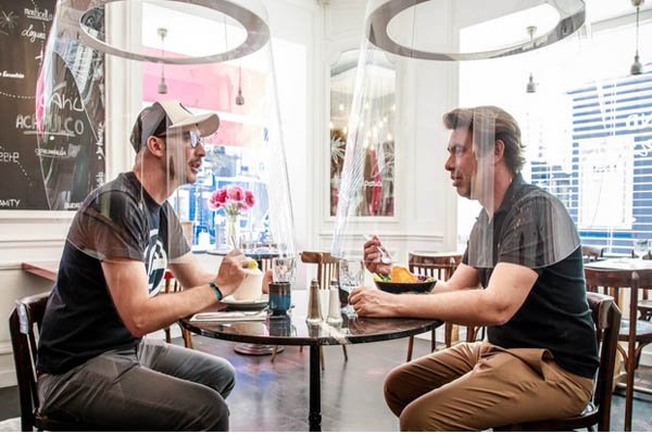 دور دنیا در قاب تصاویر؛ عروسی با رعایت پروتکل های بهداشتی دور دنیا در قاب تصاویر؛ عروسی با رعایت پروتکل های بهداشتی