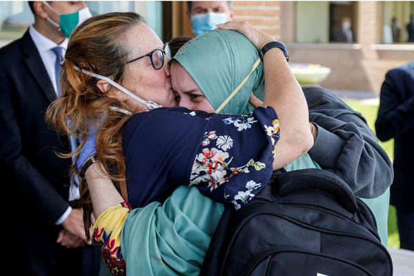 دور دنیا در قاب تصاویر؛ خرید ساندویچ با سلاح ضدتانک دور دنیا در قاب تصاویر؛ خرید ساندویچ با سلاح ضدتانک