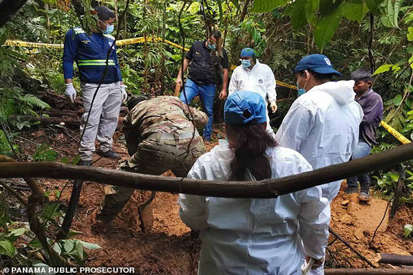 تصاویر تکان دهنده روز ؛ گور دسته جمعی مردمی که با شکنجه کشته شدند