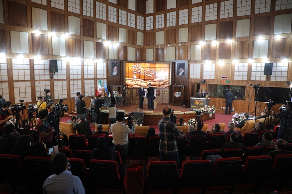 آیین رونمایی از آثار رادیویی پاسداشت مقام شهید برگزار شد آیین رونمایی از آثار رادیویی پاسداشت مقام شهید برگزار شد