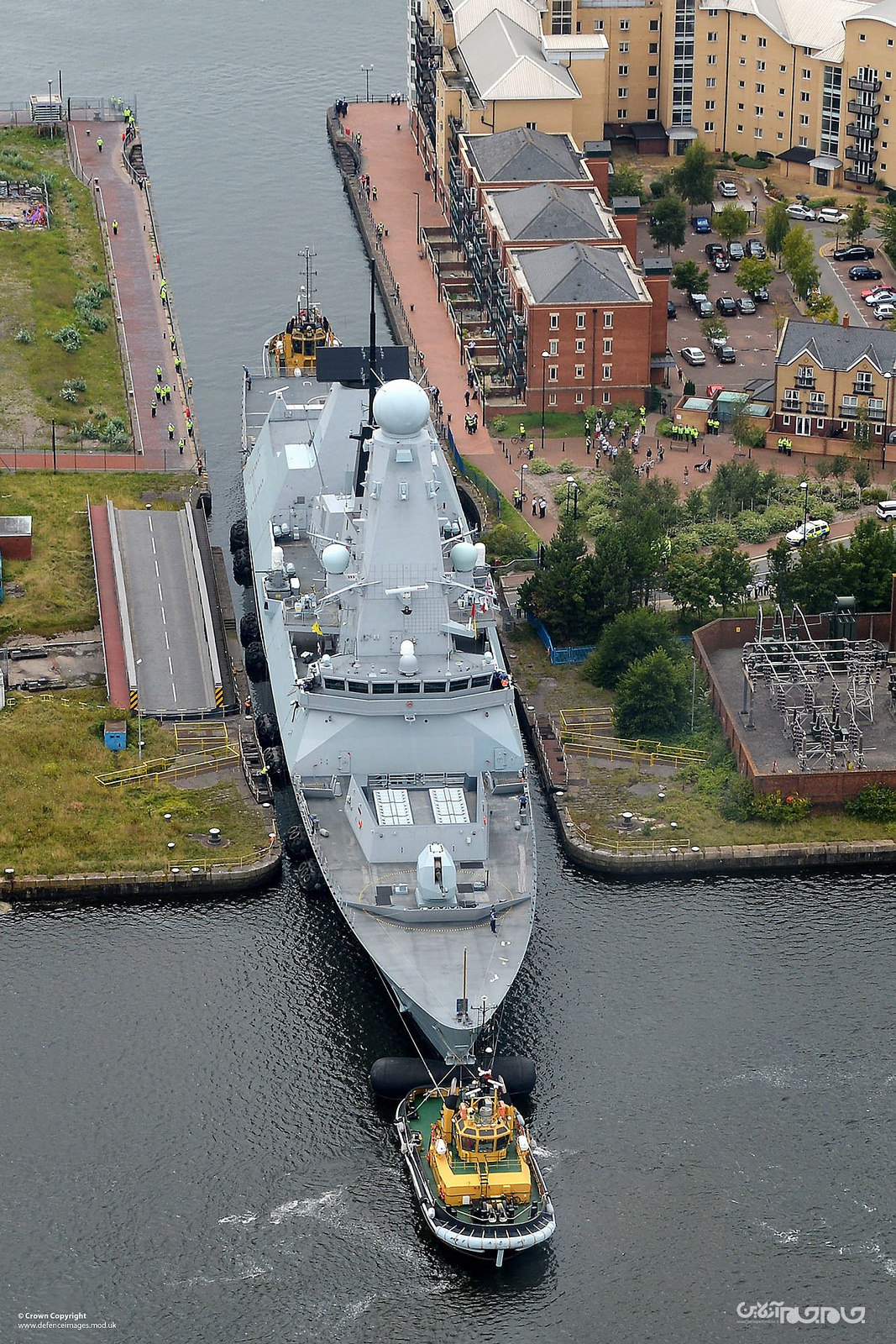 صف طولانی محافظان نفتکش‌ها در مراکز تعمیراتی انگلستان/ ارتش بی غروب ملکه فقط ۱۰ شناور عملیاتی دارد! +عکس