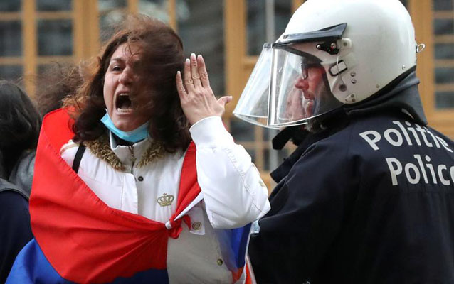 دور دنیا در قاب تصاویر؛ فرار از طوفان