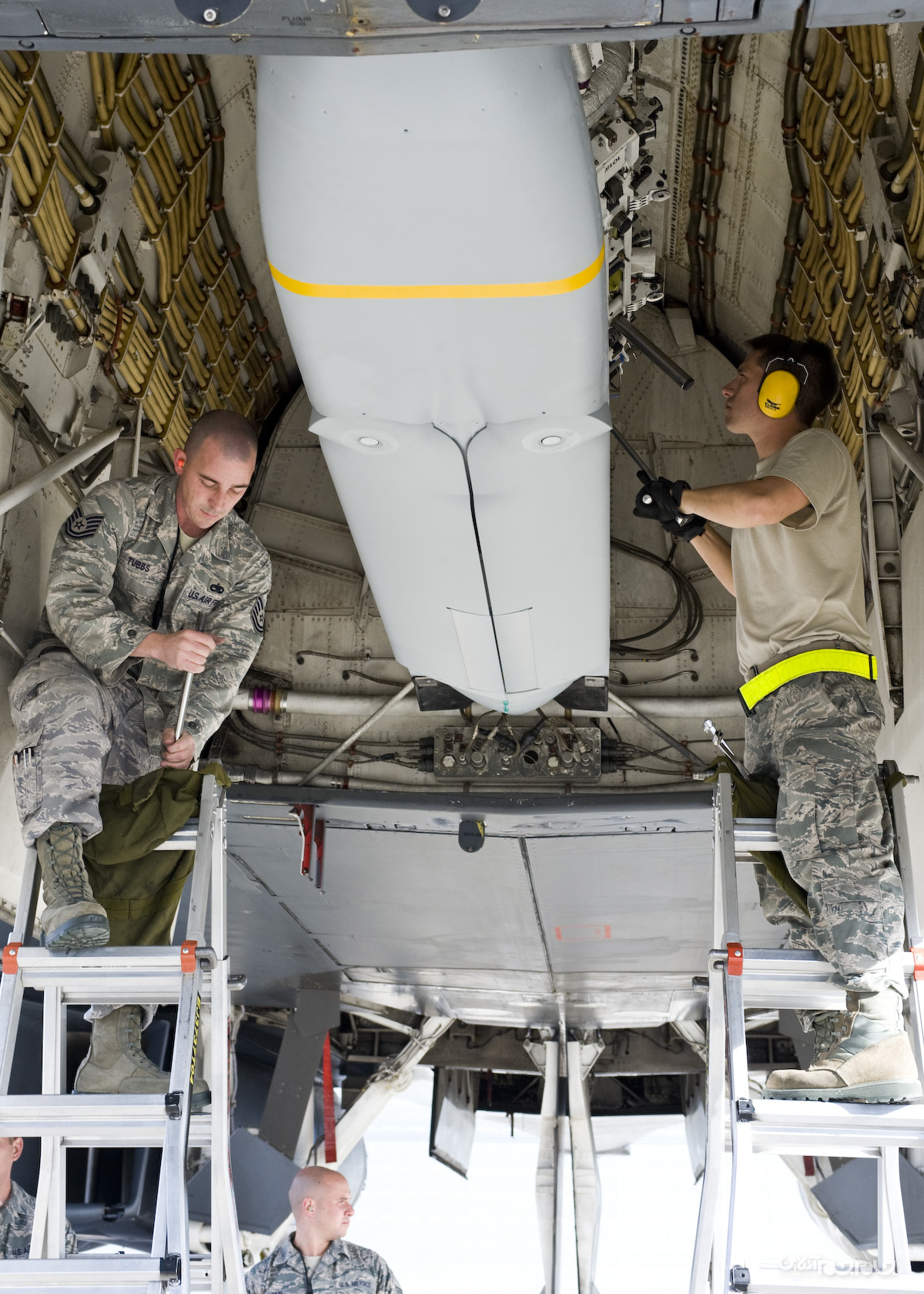 آبروریزی کروزهای آمریکایی در مقابل ساختمان&zwnj;های خالی و پدافند قوی/ نسخه یواشکی &laquo;بیل کلینتون&raquo; برای ترامپ چه بود؟ +عکس