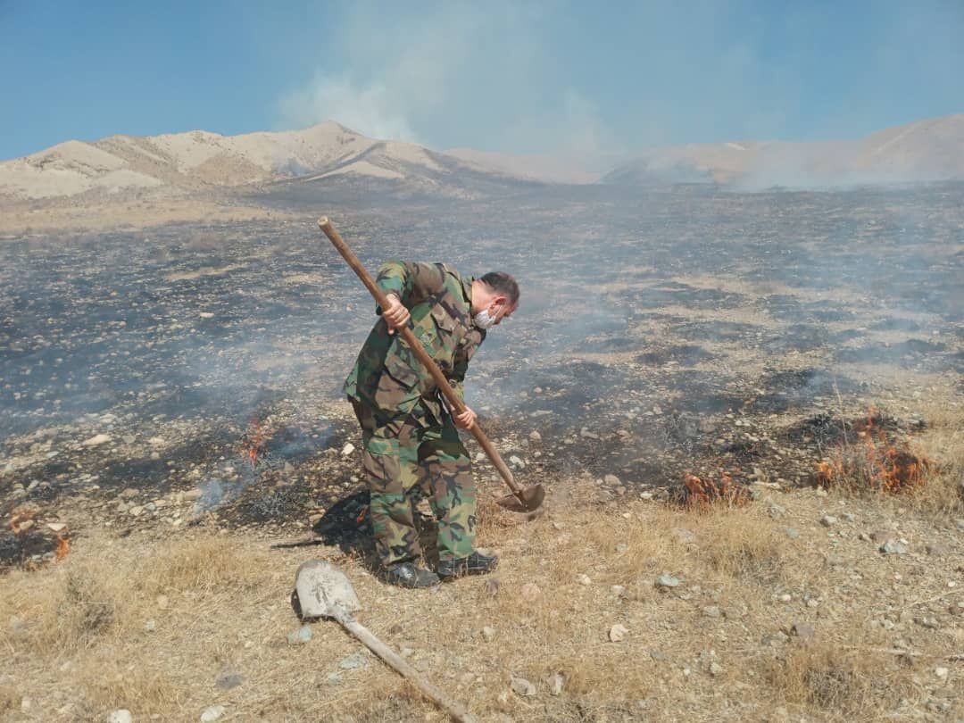 آتش سوزی در مراتع پاکدشت مهار شد