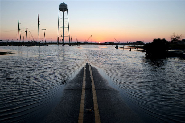 تهدید به خودکشی روی برج ترامپ! / کلاهی برای کرونا (تصاویر) تهدید به خودکشی روی برج ترامپ! / کلاهی برای کرونا (تصاویر)