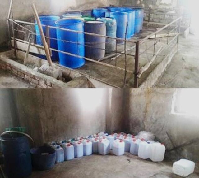 کشف ۱۳۰۰لیتر مشروبات الکلی در ملکان کشف ۱۳۰۰لیتر مشروبات الکلی در ملکان