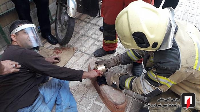 مصدومیت دست کارگر جوان هنگام کار با دستگاه تراش شهرک صنعتی خاوران تهران