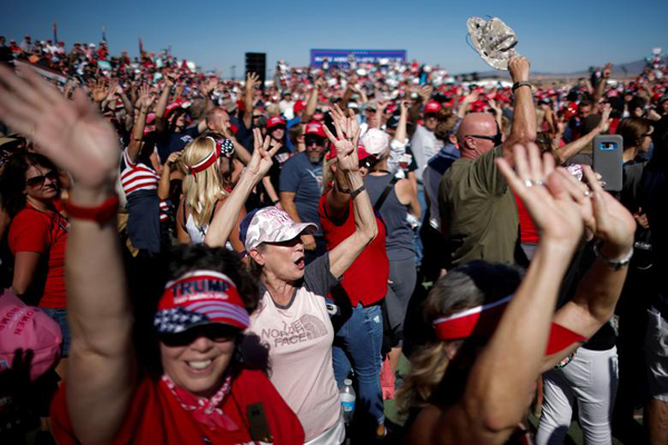 دور دنیا در قاب تصاویر؛ کلیسا را آتش زدند دور دنیا در قاب تصاویر؛ کلیسا را آتش زدند