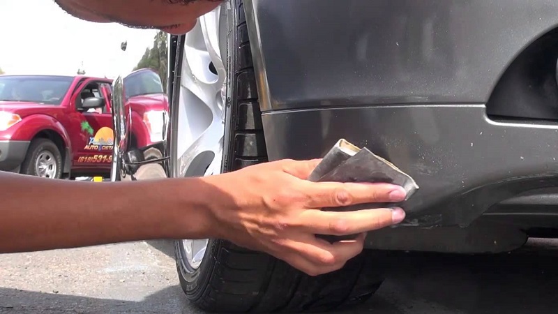 لکه گیری رنگ ماشین و از بین بردن خراشیدگی روی بدنه خودرو