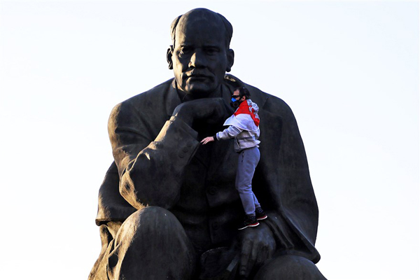 دور دنیا در قاب تصاویر؛ جنجال دوباره قتل یک سیاه پوست در آمریکا دور دنیا در قاب تصاویر؛ جنجال دوباره قتل یک سیاه پوست در آمریکا