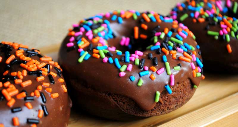 طرز تهیه دونات شکلاتی طرز تهیه دونات شکلاتی