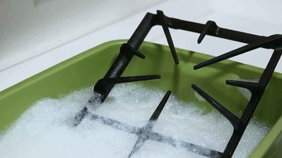 تمیز کردن قطعات چدنی اجاق گاز تمیز کردن قطعات چدنی اجاق گاز