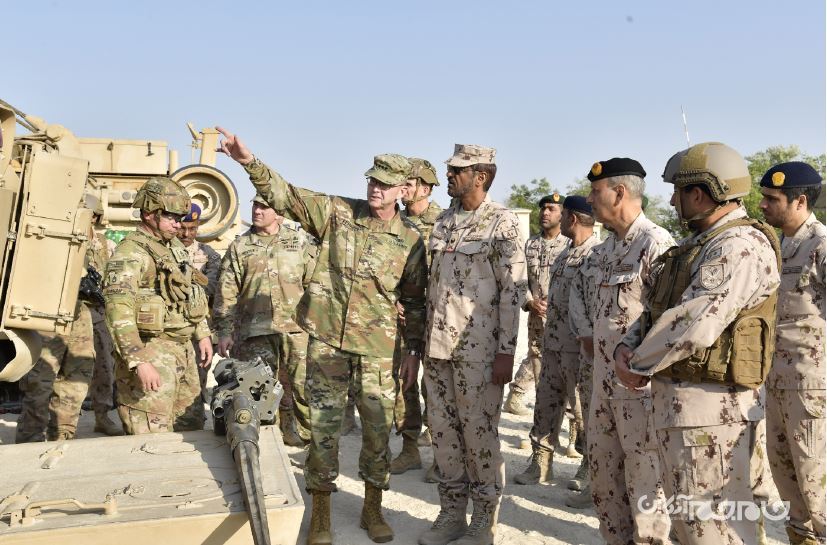 امارات برای اشغال جزایر ایرانی دست به دامن ارتش آمریکا شده است/ تزریق روحیه به نظامیان عرب با شناور مستأصل آمریکایی! +عکس