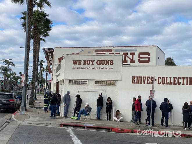 سود بی‌نظیر «کاسبان کرونا» در آمریکا با شکسته شدن رکورد خرید سلاح/ ناکارآمدی دولت و ترس مردم، کسب و کار NRA را سکه کرد +عکس