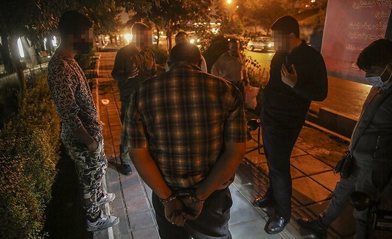 توقیف خودرو حامل ۲۰۰ کیلو تریاک در استان البرز توقیف خودرو حامل ۲۰۰ کیلو تریاک در استان البرز