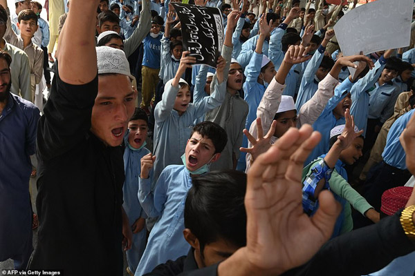 تجمعات «ضد مکرونی» در نقاط مختلف دنیا (گزارش تصویری) تجمعات «ضد مکرونی» در نقاط مختلف دنیا (گزارش تصویری)