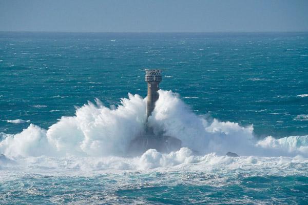 غوغای دستمال توالت در انگلیس! / نجات از زیر آوار 24 بعد از زلزله (تصاویر)