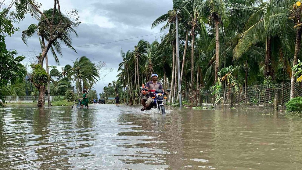 مرگ دست کم ۱۰ نفر در طوفان گونی