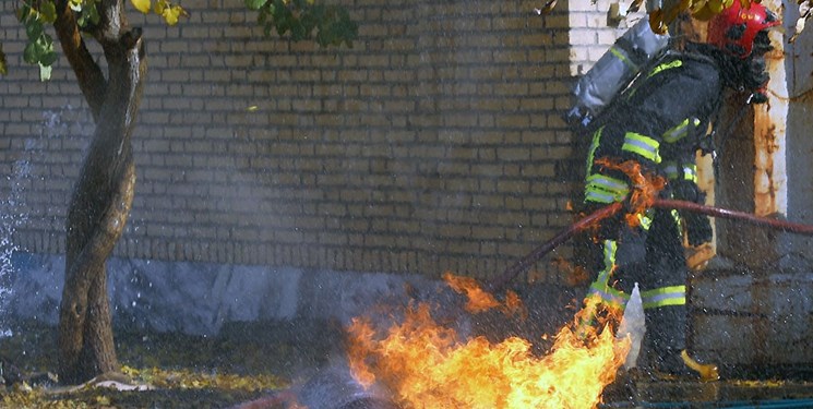 آتش سوزی مهیب کارگاه تولید مصنوعات فلزی در غرب مشهد مهار شد