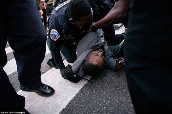 بزن بزن مقابل کاخ سفید (تصاویر)