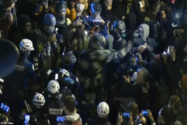 بزن بزن مقابل کاخ سفید (تصاویر)