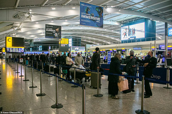 فرار بی سابقه مردم از انگلیس (تصاویر)