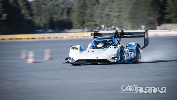 جنگنده زمینی؛ سرعت پیچیدن فولکس واگن I.D. R می تواند باعث بیهوشی راننده شود+عکس